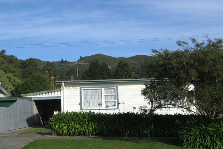 Photo of property in 4a Kamahi Street, Stokes Valley, Lower Hutt, 5019