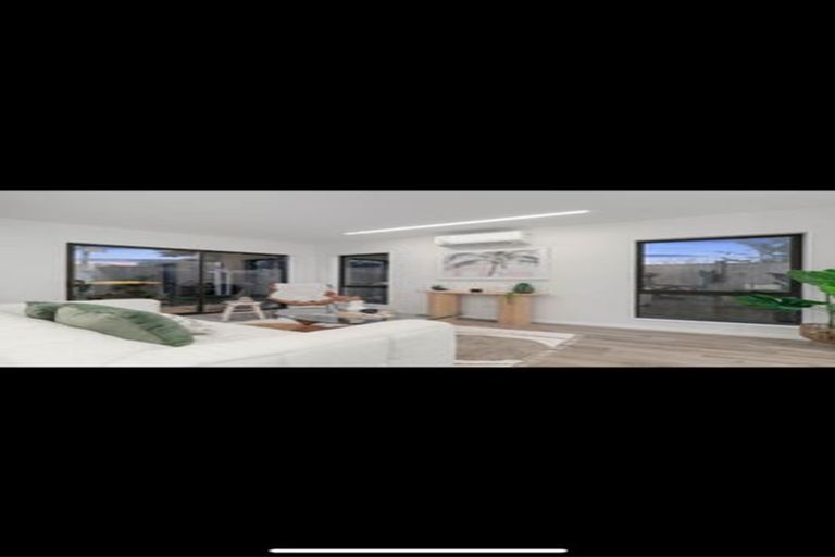 Photo of property in 67b Hutchinsons Road, Bucklands Beach, Auckland, 2014