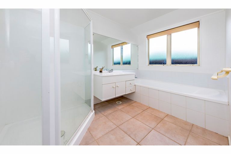 Photo of property in 36 Bellville Drive, Clendon Park, Auckland, 2103