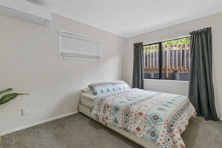 Photo of property in 1/6 Glen Vista Place, Bayview, Auckland, 0629