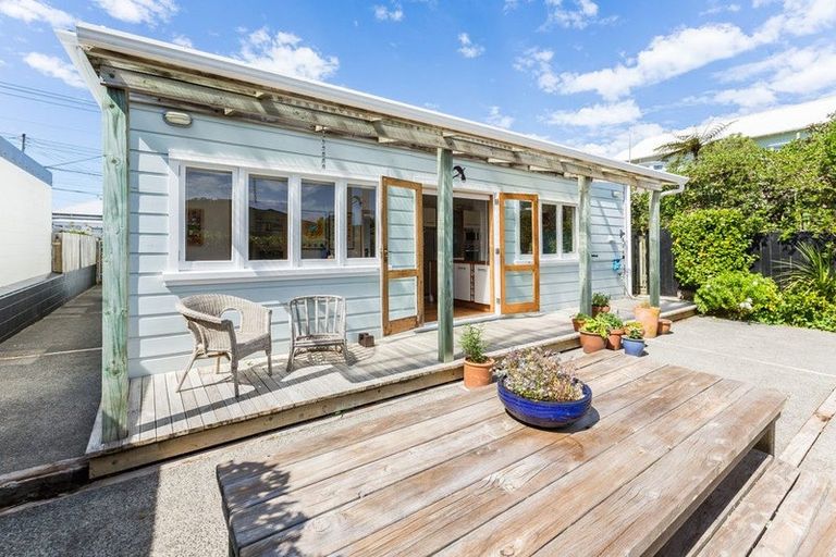 Photo of property in 18 Mills Road, Brooklyn, Wellington, 6021