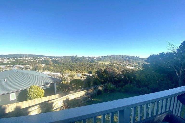 Photo of property in 8 Gaff Place, Whitby, Porirua, 5024