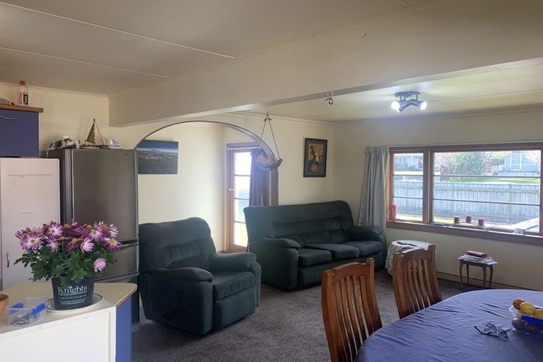 Photo of property in 11 Tawhiti Road, Hawera, 4610