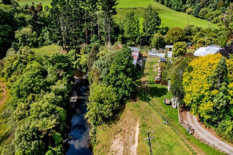 Photo of property in 242 Bridge Street, Eltham, 4322