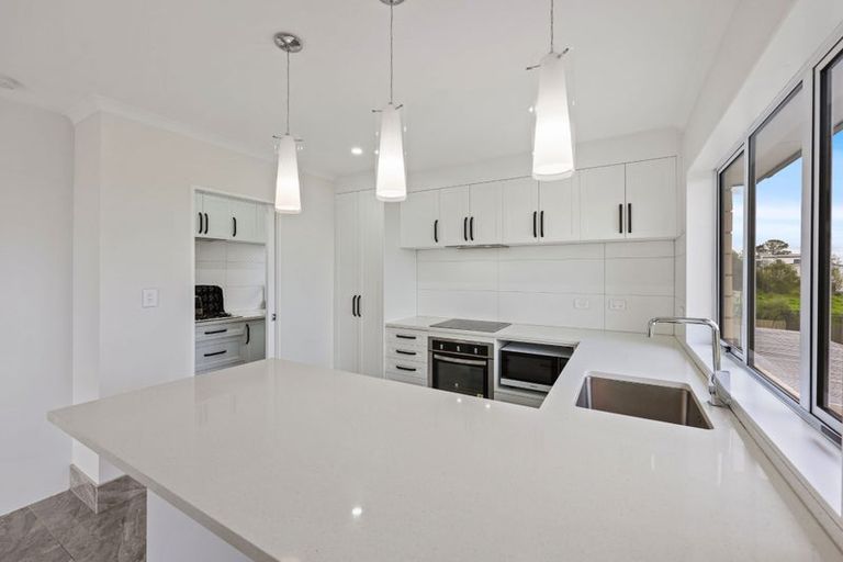 Photo of property in 85c Lake Panorama Drive, Henderson Valley, Auckland, 0614