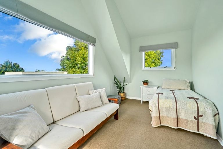 Photo of property in 2/17 Tobruk Crescent, Milford, Auckland, 0620