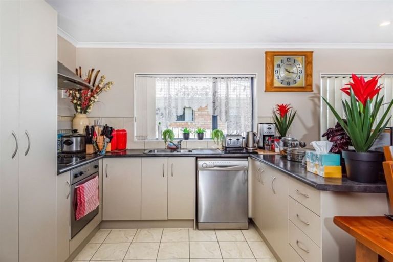 Photo of property in 235 Triangle Road, Massey, Auckland, 0614