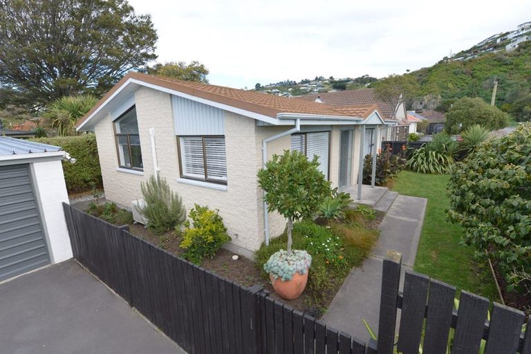 Photo of property in 2/11 Taupata Street, Redcliffs, Christchurch, 8081