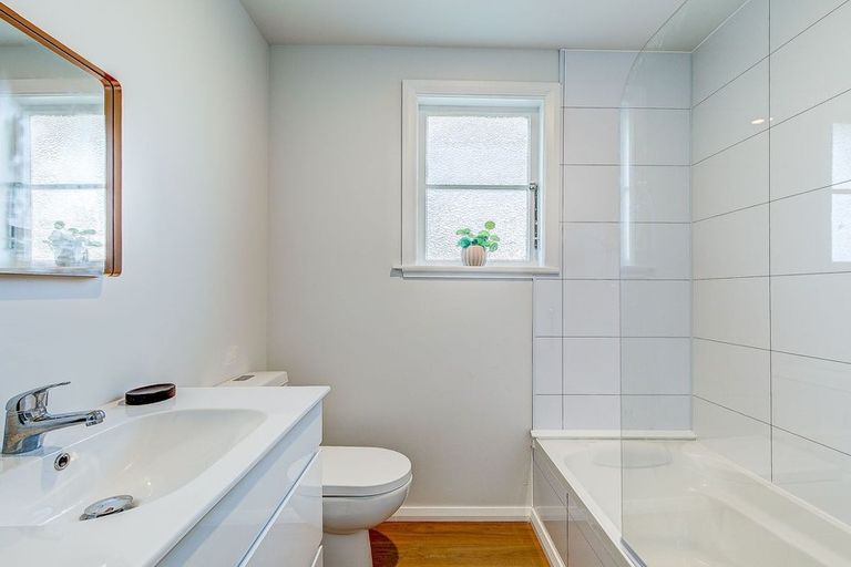 Photo of property in 33 Maher Place, Ranui, Porirua, 5024