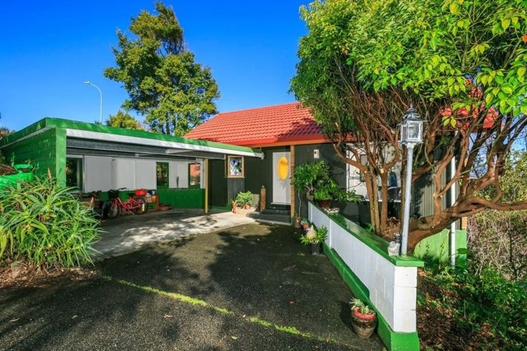 Photo of property in 79 Hadfield Street, Beach Haven, Auckland, 0626