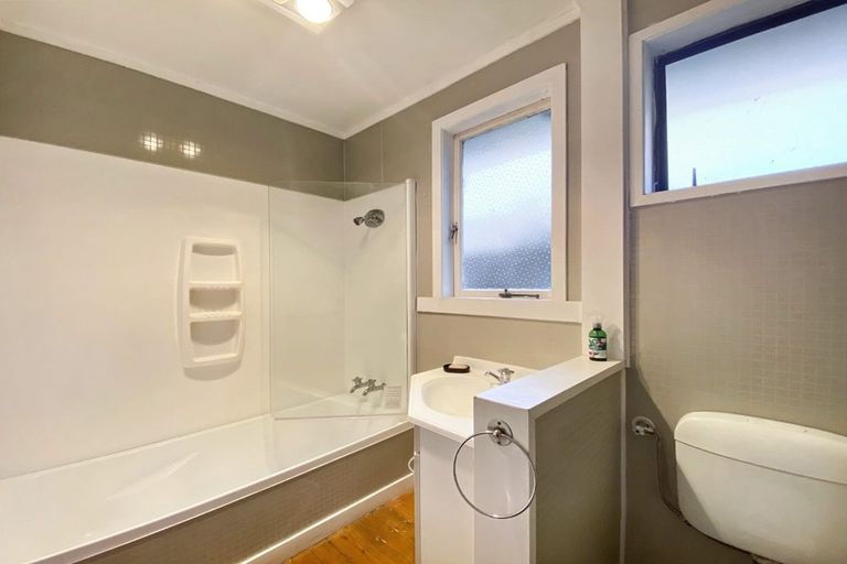 Photo of property in 72 Friedlanders Road, Manurewa, Auckland, 2102