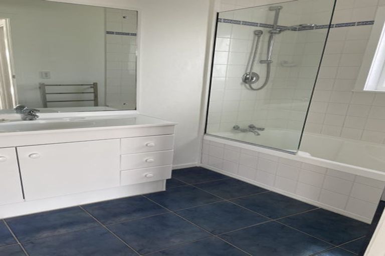 Photo of property in 63 Knights Road, Rothesay Bay, Auckland, 0630