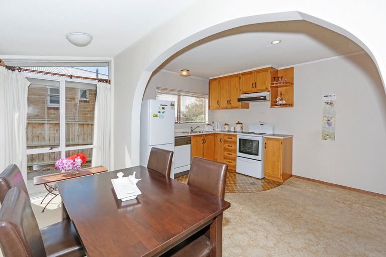 Photo of property in 1/170 Titirangi Road, New Lynn, Auckland, 0600