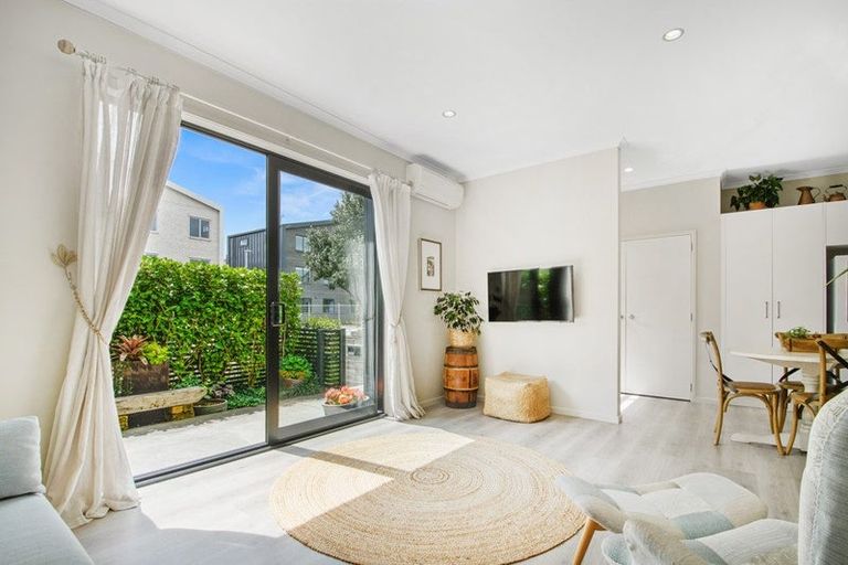 Photo of property in 7 Glidepath Road, Hobsonville, Auckland, 0616