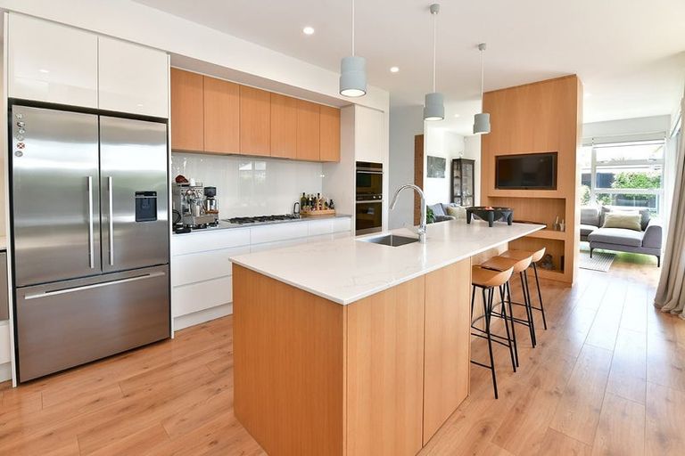 Photo of property in 52 Walton Street, Red Beach, 0932