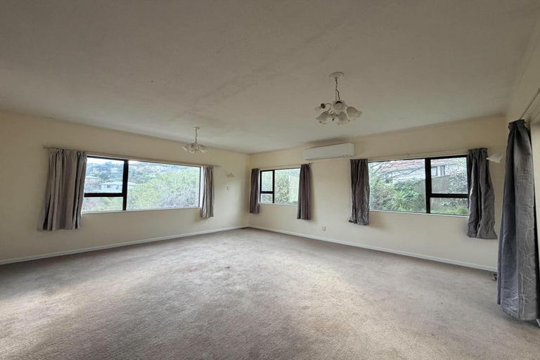 Photo of property in 28 Bassett Road, Johnsonville, Wellington, 6037