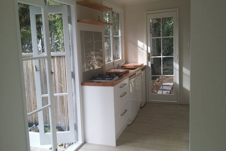 Photo of property in 2 Opou Road, Titirangi, Auckland, 0604