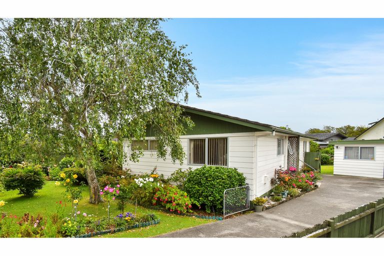 Photo of property in 14 Adel Place, Weymouth, Auckland, 2103