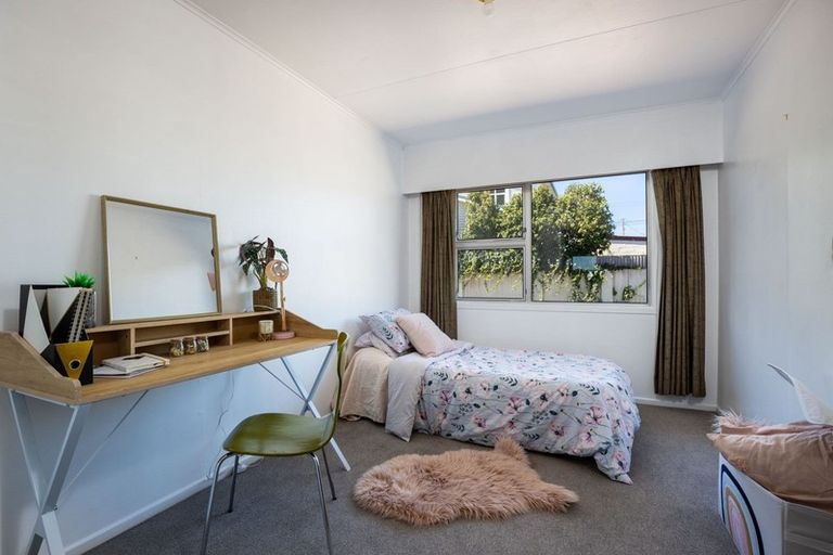 Photo of property in 2/40 Barriball Street, Fitzroy, New Plymouth, 4312