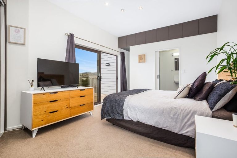 Photo of property in 4 Helm Place, Whitby, Porirua, 5024