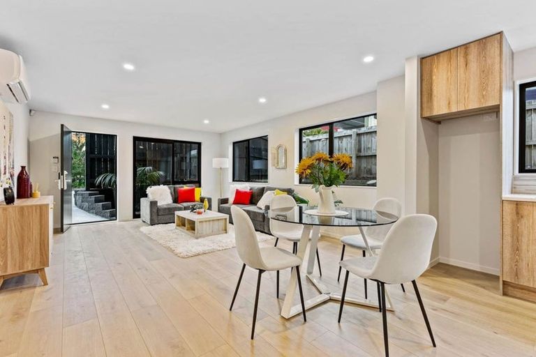 Photo of property in 67b Tiroroa Avenue, Te Atatu South, Auckland, 0610