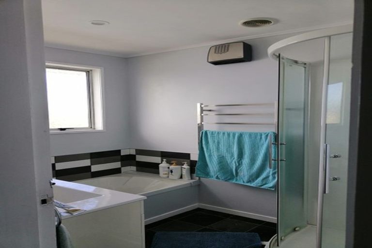 Photo of property in 63 Ruskin Road, Newlands, Wellington, 6037