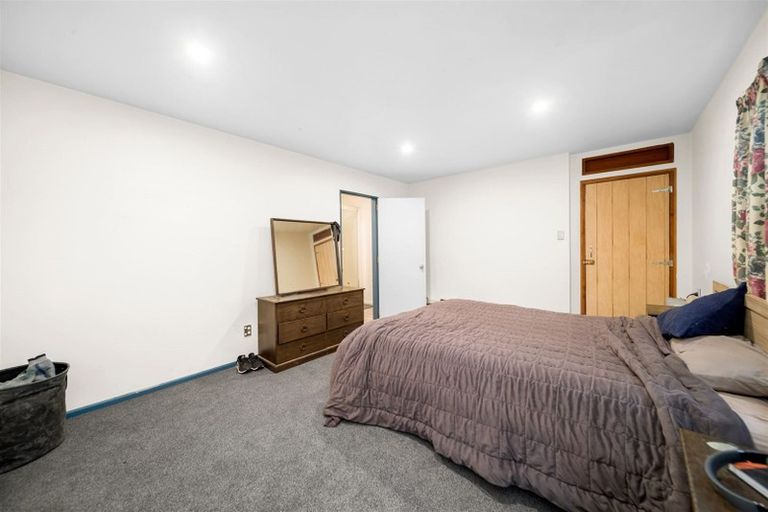 Photo of property in 16 Mackinnon Terrace, Sunshine Bay, Queenstown, 9300