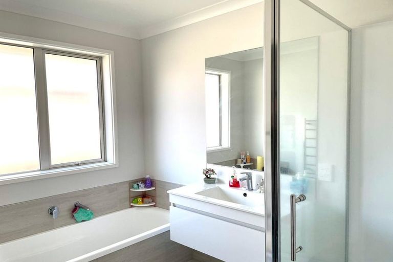 Photo of property in 22 Lakeside Terrace, Omokoroa, 3114