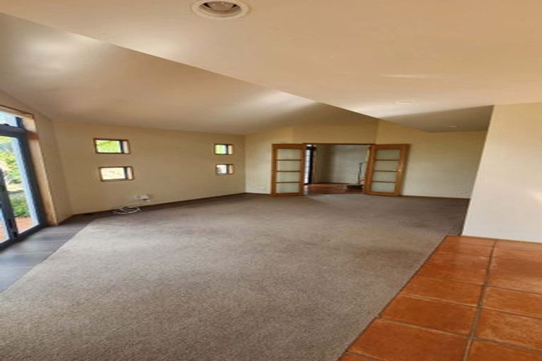 Photo of property in 1/83 East Coast Road, Castor Bay, Auckland, 0620