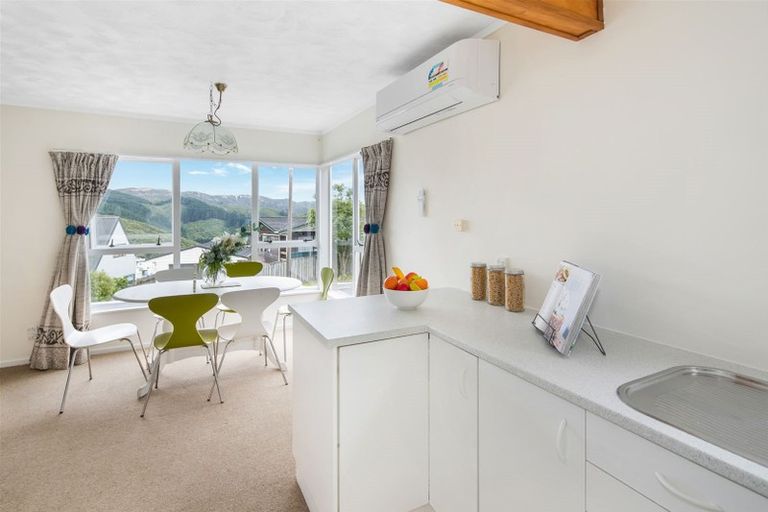 Photo of property in 2/61 Woodhouse Avenue, Karori, Wellington, 6012