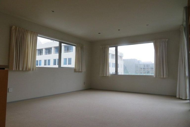 Photo of property in Sanctum Apartment, 10 Ebor Street, Te Aro, Wellington, 6011