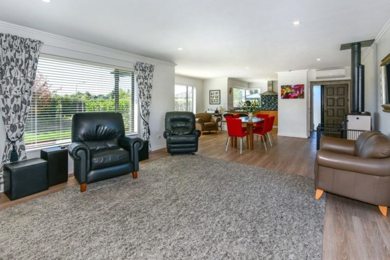 Photo of property in 5 Perrin Place, Darfield, 7510