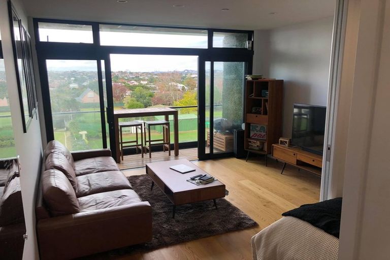 Photo of property in Frank Sargeson Apts, 205/80 Anzac Street, Takapuna, Auckland, 0622