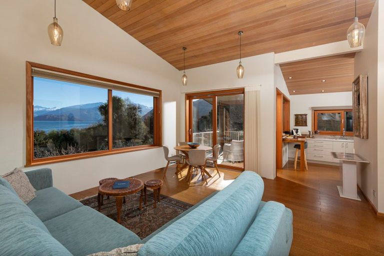 Photo of property in 337 Beacon Point Road, Wanaka, 9305
