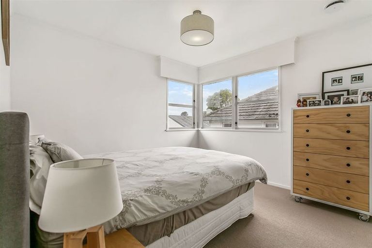 Photo of property in 1/29 Woodside Road, Massey, Auckland, 0614