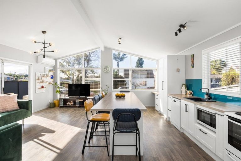 Photo of property in 10 Awanui Place, Welcome Bay, Tauranga, 3112