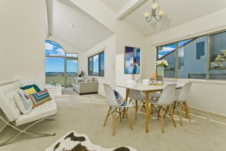 Photo of property in 26 Taroka Close, Pinehill, Auckland, 0632