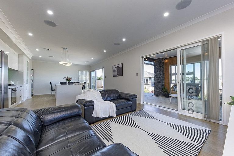 Photo of property in 2 Tauwaka Crescent, Riverhead, 0820