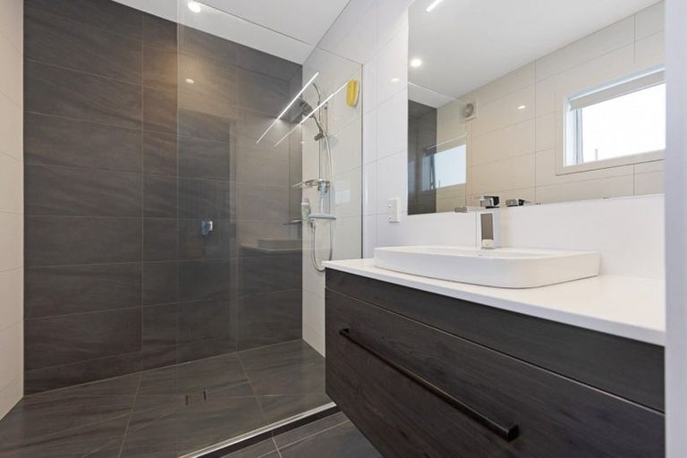 Photo of property in 2/74 Jubilee Road, Khandallah, Wellington, 6035