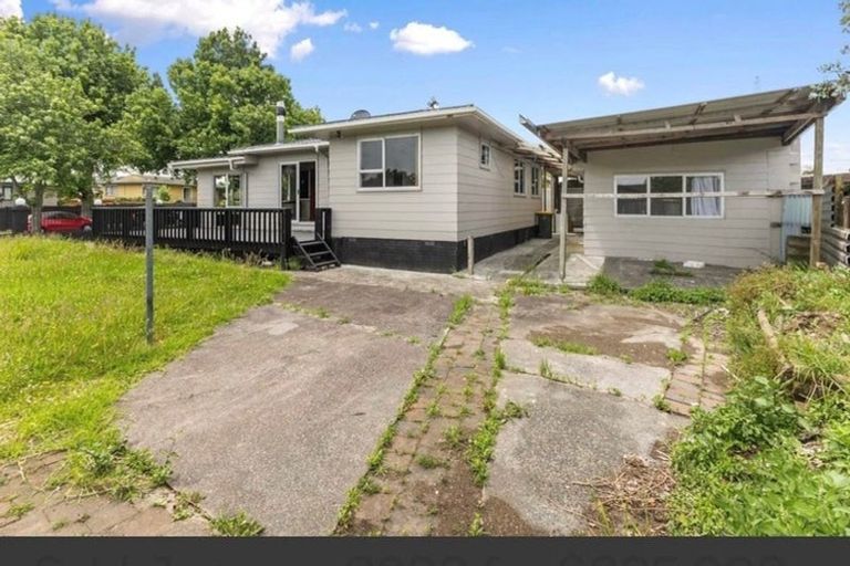 Photo of property in 66 Sikkim Crescent, Clover Park, Auckland, 2019