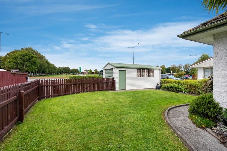 Photo of property in 205 Main North Road, Redwood, Christchurch, 8051