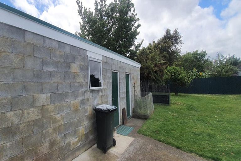 Photo of property in 24 Brassey Street, Waverley, 4510