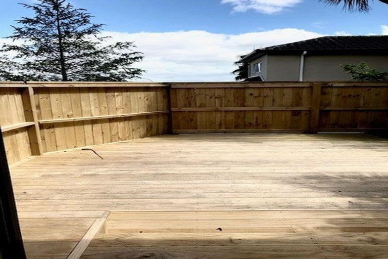 Photo of property in 1/40 Jane Eyre Drive, Somerville, Auckland, 2014