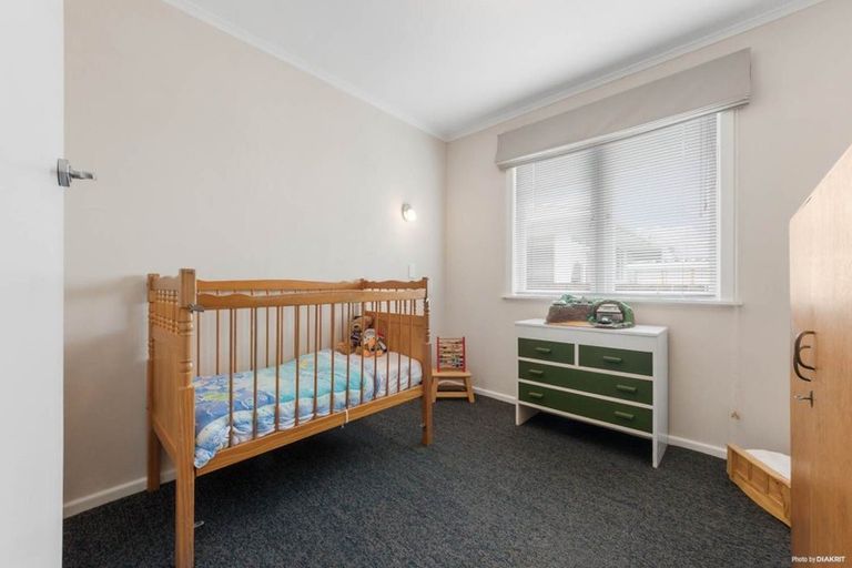 Photo of property in 6 Woodford Avenue, Henderson, Auckland, 0610