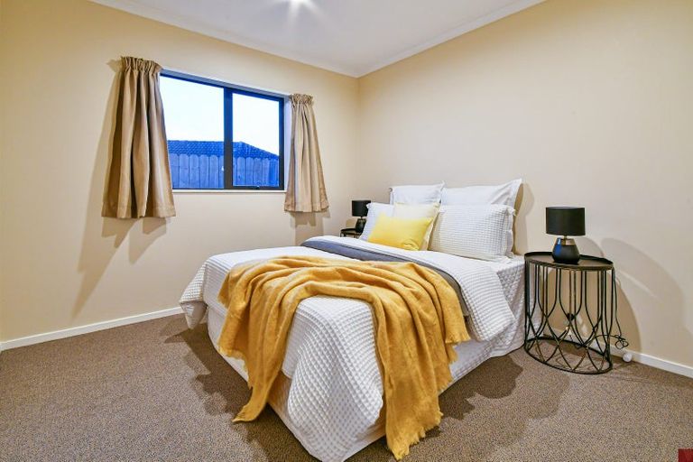 Photo of property in 28 Nicholas Gibbons Drive, Clendon Park, Auckland, 2103