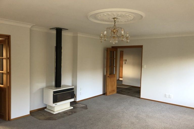 Photo of property in 18 Ruapehu Drive, Fitzherbert, Palmerston North, 4410