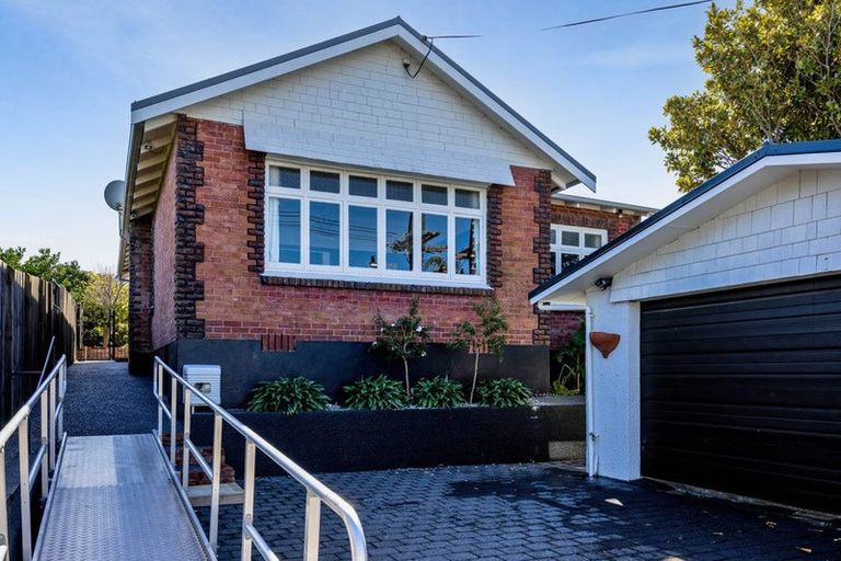 Photo of property in 20 Wallace Place, Westown, New Plymouth, 4310