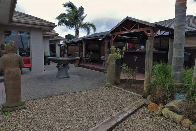 Photo of property in 36 Stranraer Crescent, Wattle Downs, Auckland, 2103