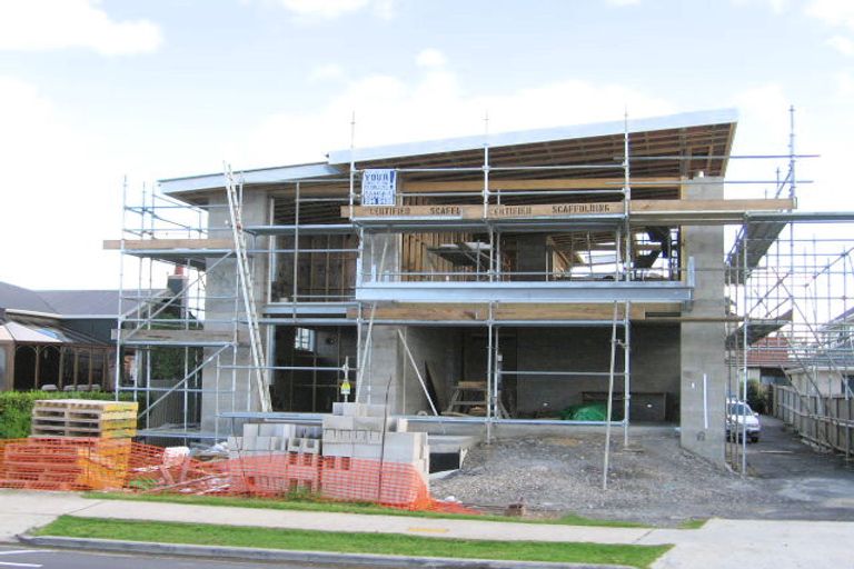 Photo of property in 19 The Esplanade, Eastern Beach, Auckland, 2012