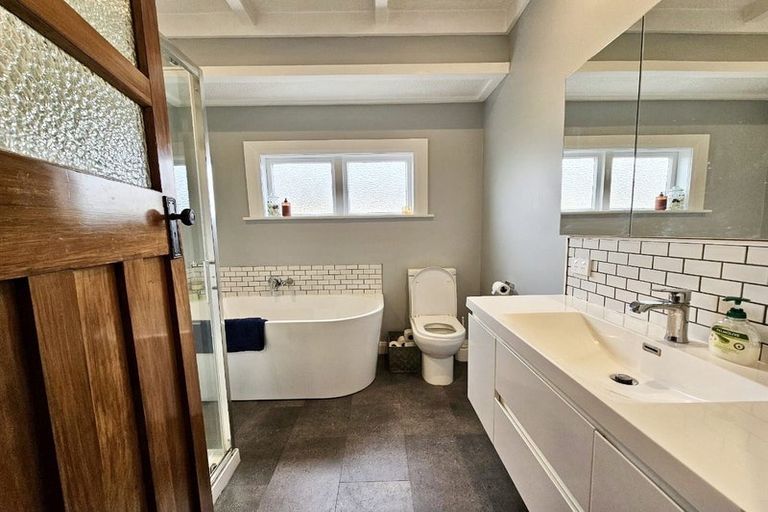 Photo of property in 56 Queenwood Road, Levin, 5510